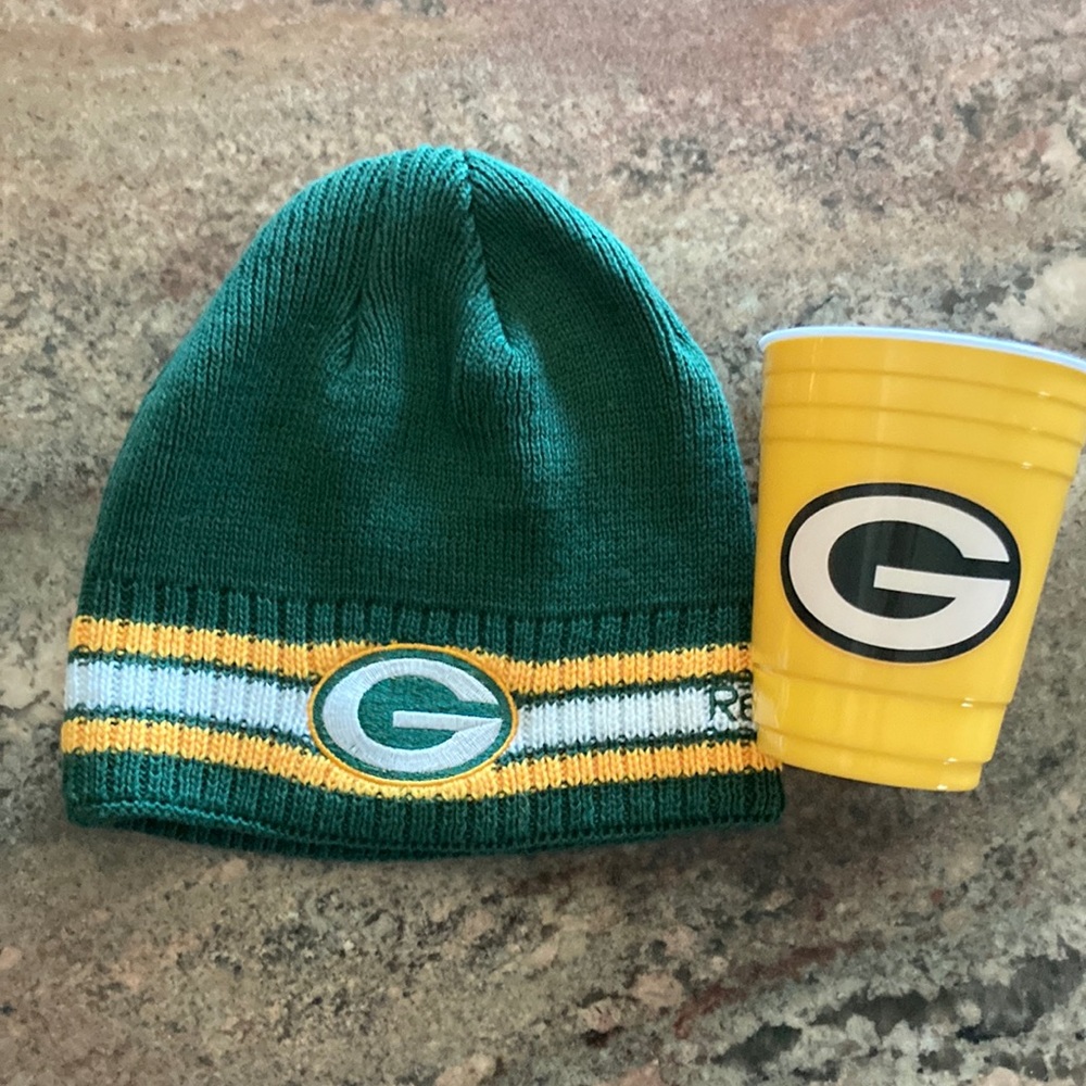 NWOT Green Bay Packers Knit Beanie and 16 oz Double Walled Plastic Cup